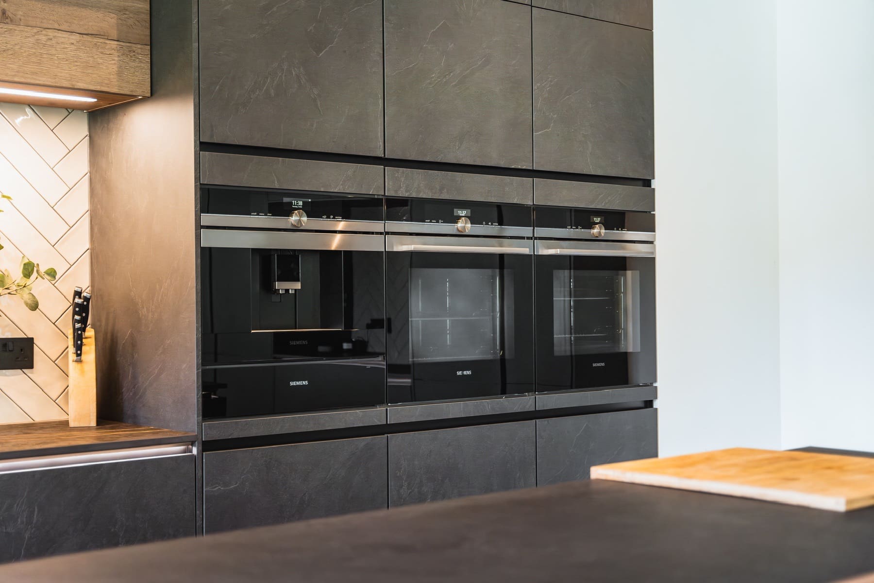 R4 | Square Kitchens, Chesterfield