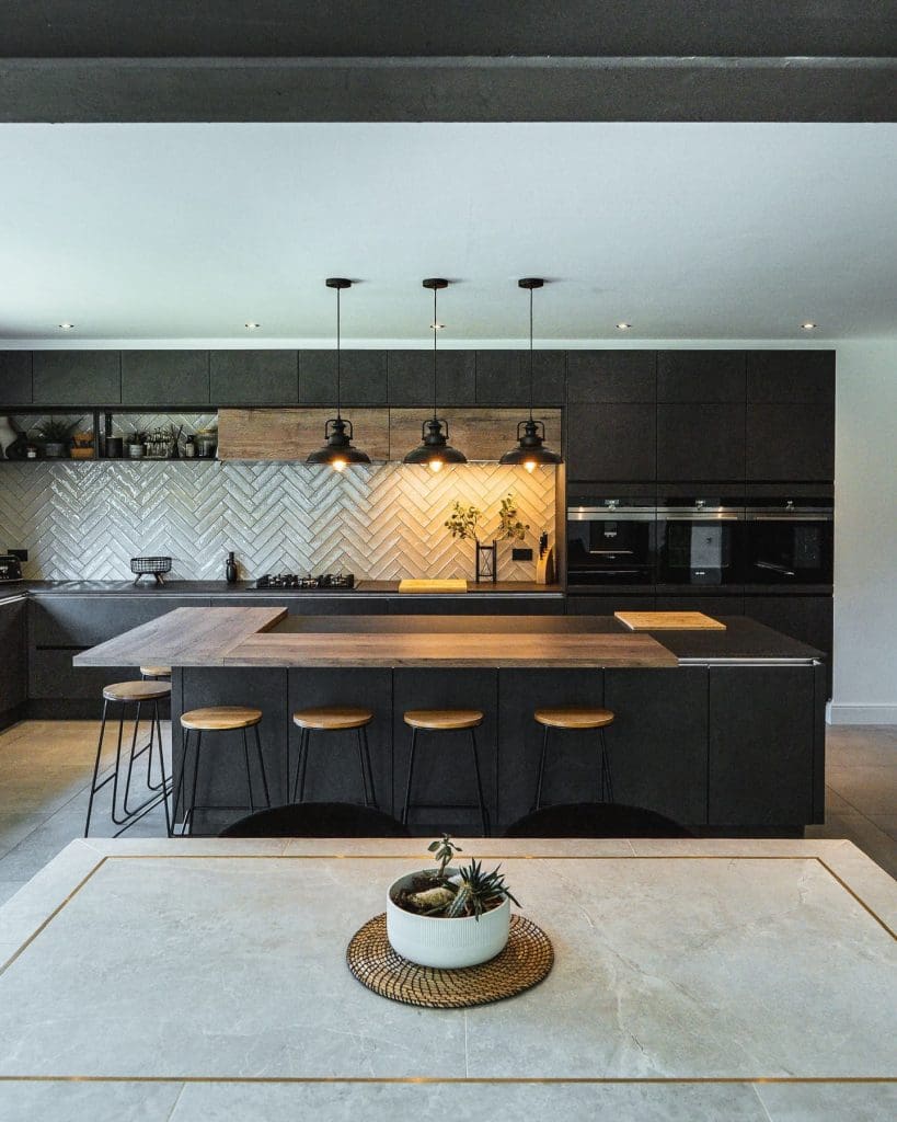 R6 | Square Kitchens, Chesterfield