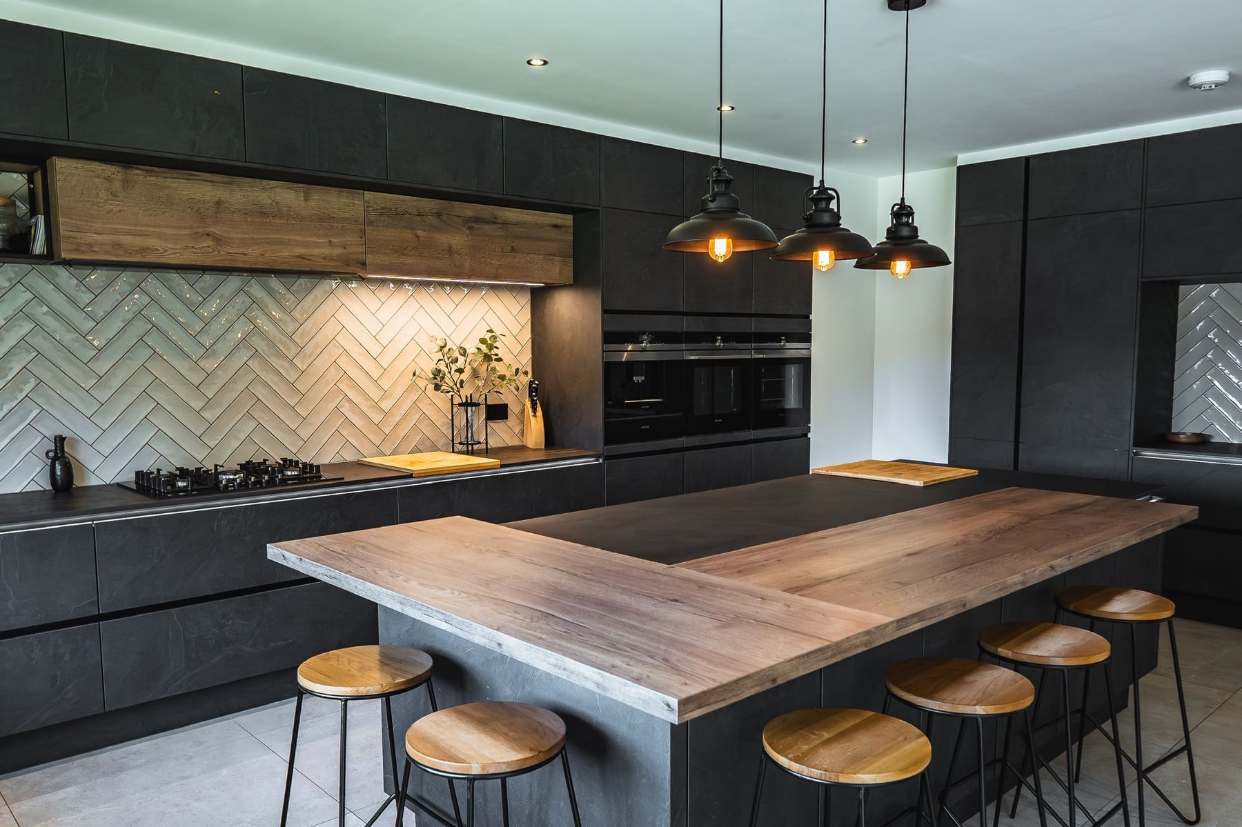 R7 | Square Kitchens, Chesterfield