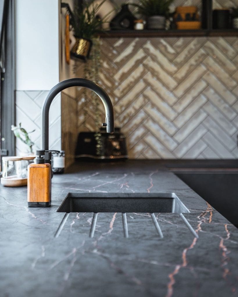 R8 | Square Kitchens, Chesterfield